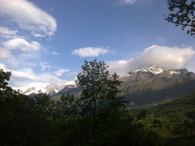 Razgled iz poti na Kanin (levo) in Rombon (desno)