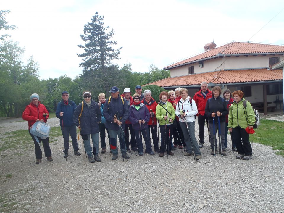 20140501-03 Po Kraških jamah,morju,Kokoši - foto povečava