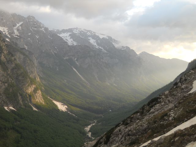 Pogled s poti na dolino Vrat