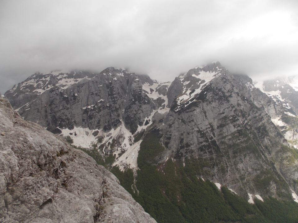 Pogled na Bavški gamsovec (levo) in Stenar (desno)