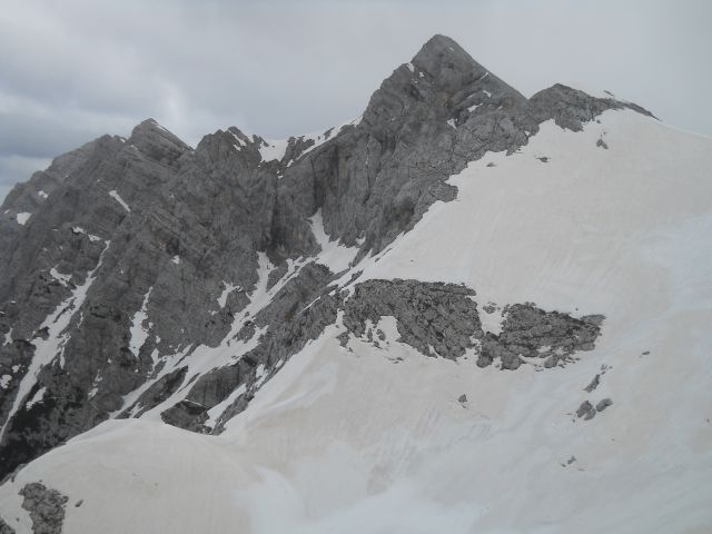 Pogled na Cmir (levo) in Begunjski vrh (desno)