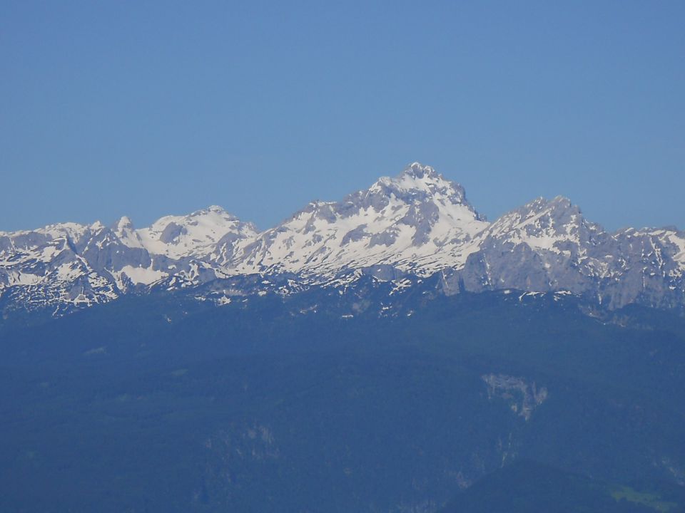 Kanjavec, Triglav, Rjavina (od leve proti desno) ; približano