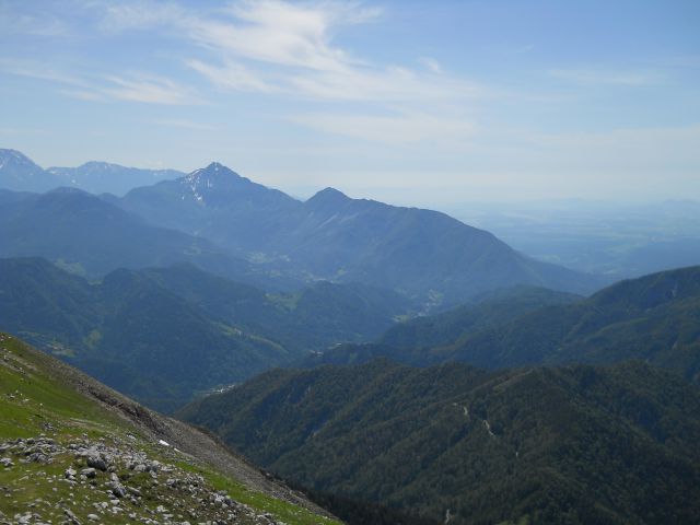 Razgled z vrha na Storžič, Tolsti vrh in Kriško goro (od leve proti desni)