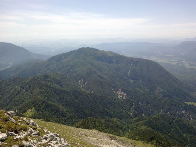 Razgled z vrha na Dobrčo