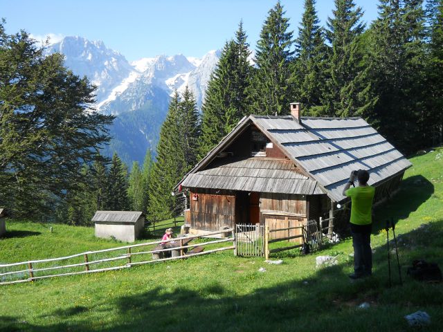 Koča na Vrtaški planini (1462m)