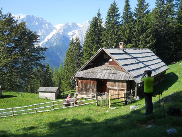 Koča na Vrtaški planini (1462m)