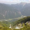 Razgled z vrha v dolino ter Kepo nad njo