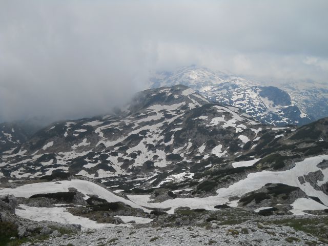 Razgled z vrha proti Krnu v oblakih