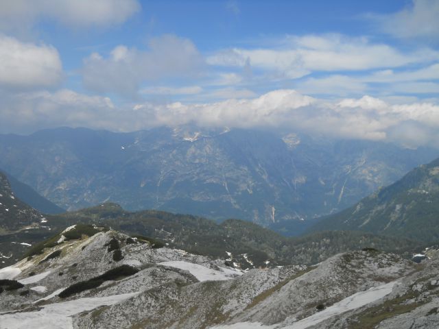 Razgled z vrha proti Bavškemu Grintavcu
