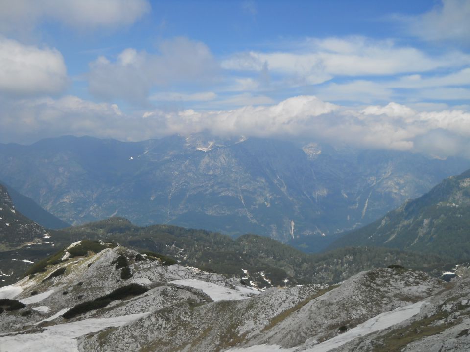Razgled z vrha proti Bavškemu Grintavcu