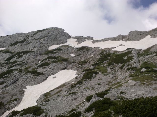 Pogled s poti proti vrhu