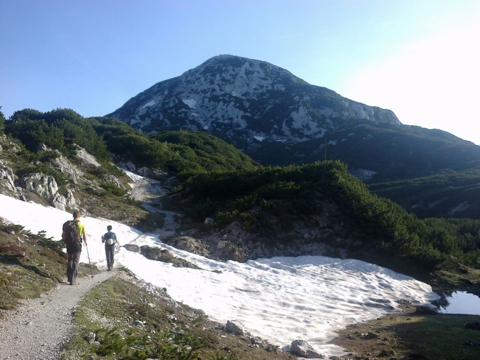 Nadaljnja pot in razgled na Veliki vrh (Veža)