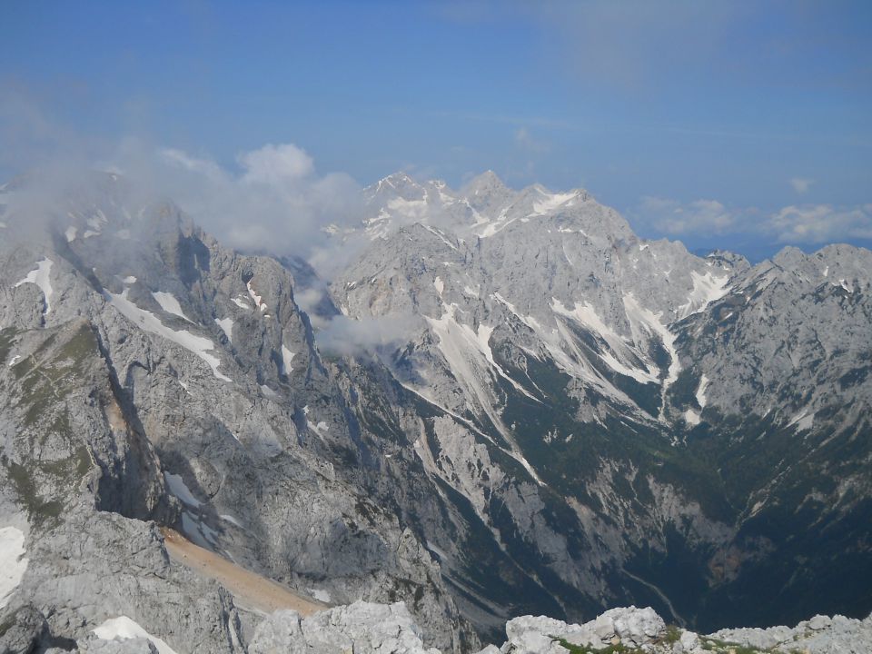 Razgled z vrha na Grintovec, Skuto in Rinke (od leve proti desni)