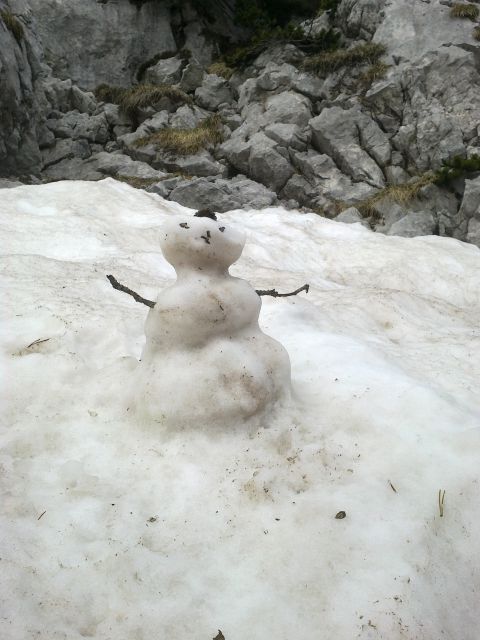 Na poti nas pozdravi tudi snežak :)