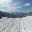 Pogled na našo nadaljnjo pot in okoliške vrhove