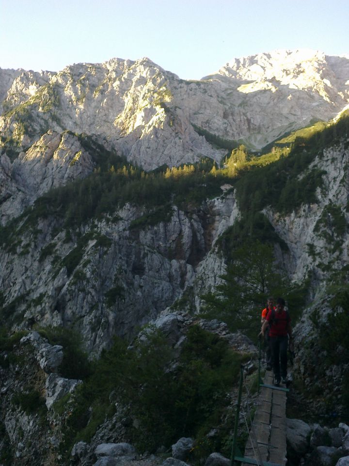 Pot čez leseni mostiček