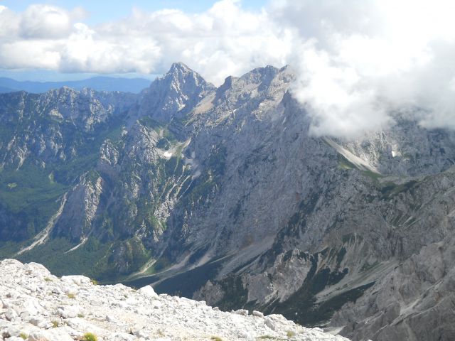 Razgled z vrha na Krofičko, Ojstrico, Lučko Babo in Kamniško s. (od leve proti desni)