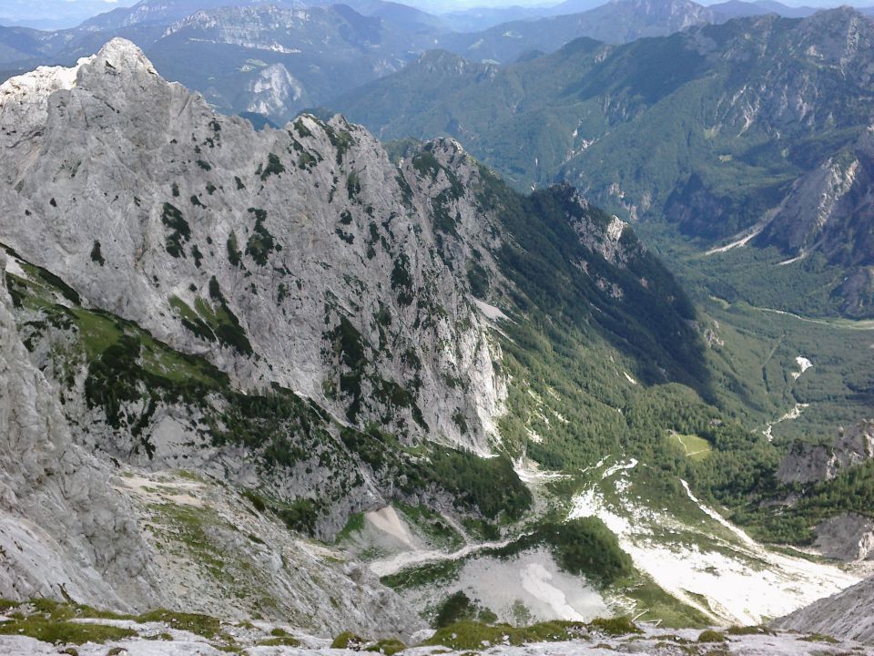 Razgled z vrha na Mrzlo goro in Dom na Okrešlju