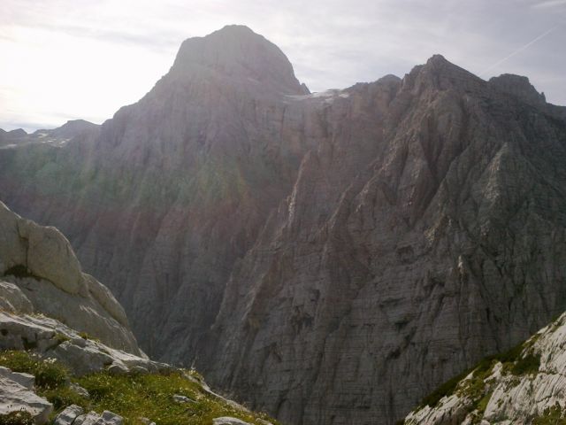 Razgled s poti na Triglav in njegovo mogočno severno steno