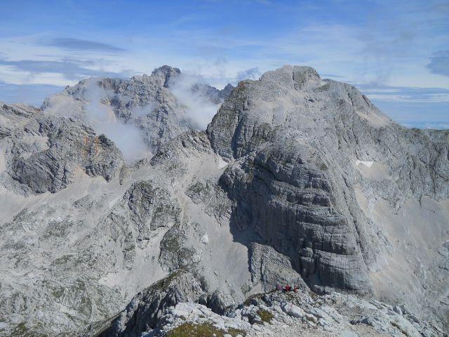 Razgled z vrha na Križ, Škrlatico in Stenar (od leve proti desni)