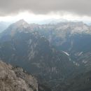 Razgled z vrha na Bavški Grintave (levo) in Kanin (v ozadju)