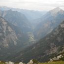 Jutranji razgled od koče na dolino Trente in okoliške vrhove