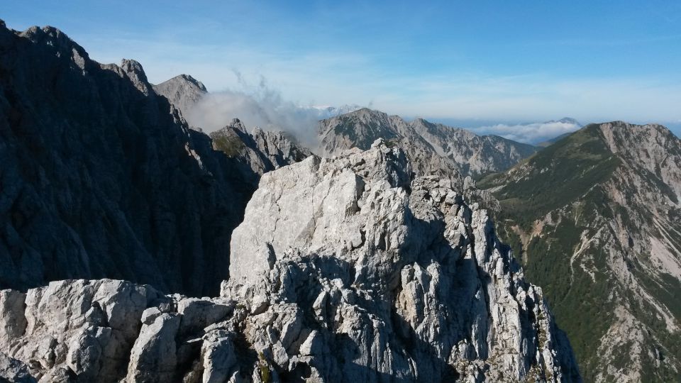 Razgled z vrha na Stol, Vajnež in Ovčji vrh (od leve proti desni)