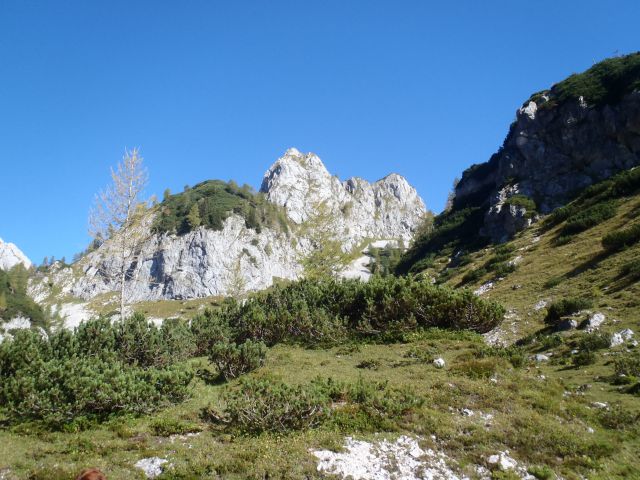 V bližini cilj, vendar ga je potrebno zaobiti.