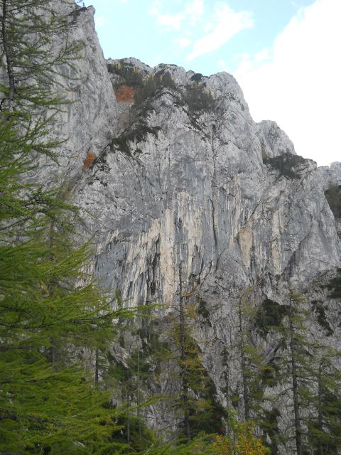 Razgled iz poti na prepadne stene Križevnika