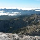 Razgled iz vrha na Kredo, Slatno in Vogle (spredaj) ter Bohinjske gore in Krn (zadaj)