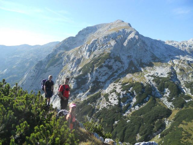 Razgledna točka in prečudoviti pogled na Debeli vrh