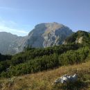 Razgled iz poti na Vogle (levo) in Debeli vrh (desno)