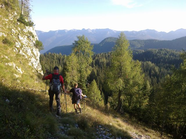 Spust po brezpotju proti Planini Blato