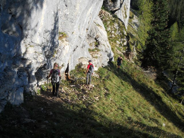 Spust po brezpotju proti Planini Blato