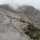 Razgled z vrha na našo prehojeno pot od sedla Škarje in letošnji podor pod Planjavo