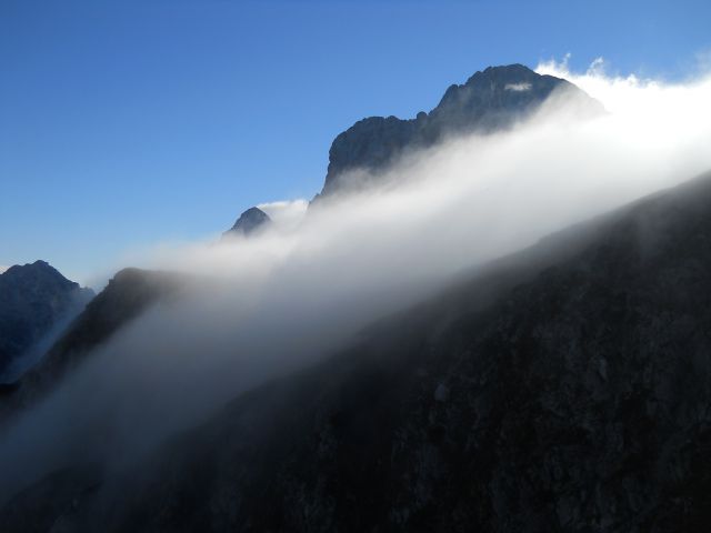 Razgled iz poti na vrhove Krofičke, Ojstrice in Planjave (od leve proti desni)