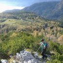 Pot na Krsteniški Stog in razgled navzdol na Planino Krstenico