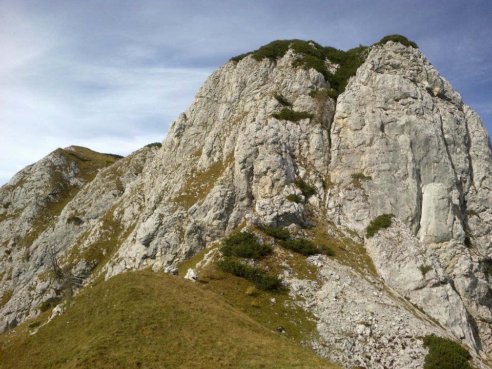 Razgled iz poti na Adama (levo) in Evo (desno)