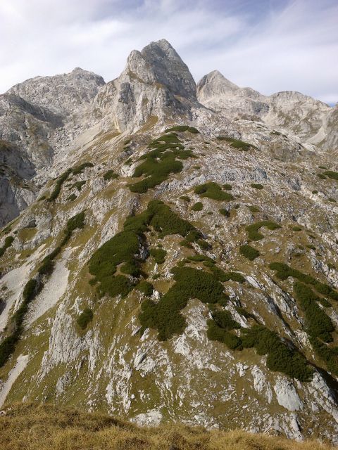Razgled iz poti na Vrh Hribaric, Škednjovec in Mišelj konec (od leve proti desni)