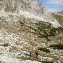 Pot proti Škednjovcu in razgled zadaj na Mišelj vrh