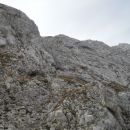 Pogled na SV stene Škednjovca oz. našo nadaljnjo pot na vrh