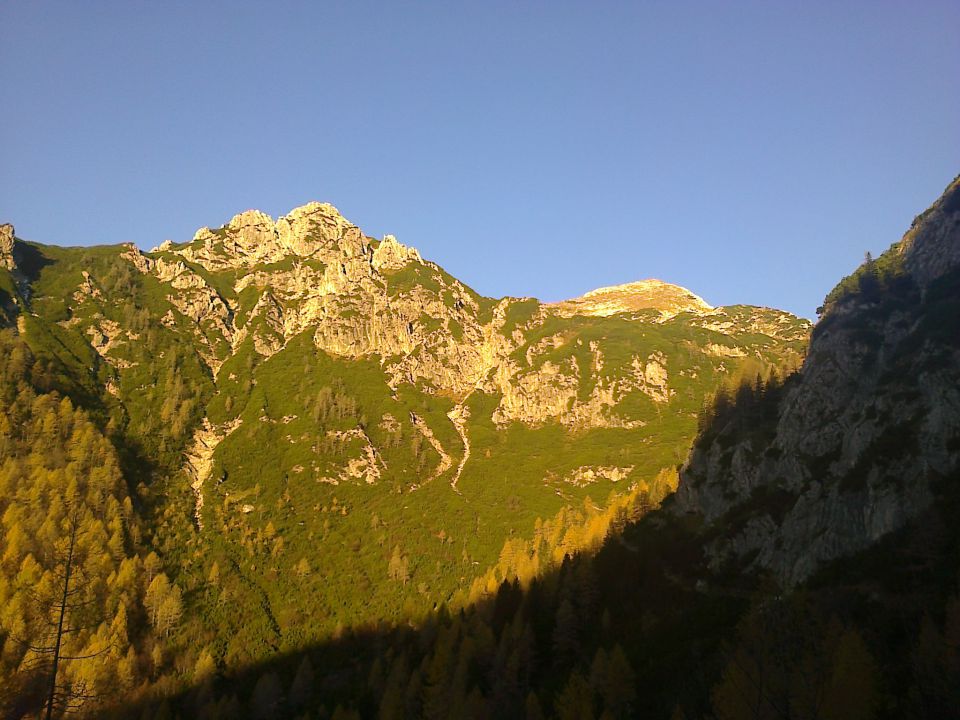Razgled s poti na Ablanco (levo) in Veliki Draški vrh (desno)