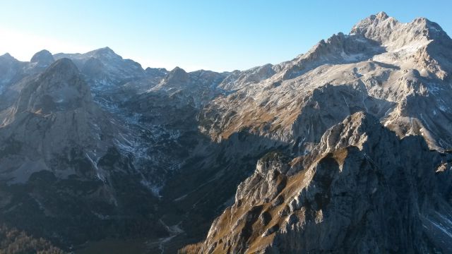 Razgled z vrha na Mišelj vrh, Kanjavec, Triglav in Vernar