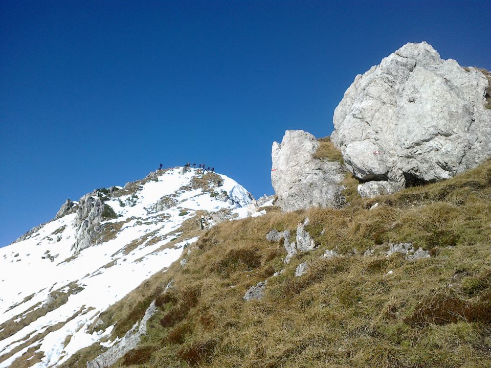 Pogled iz poti na vrh Viševnika