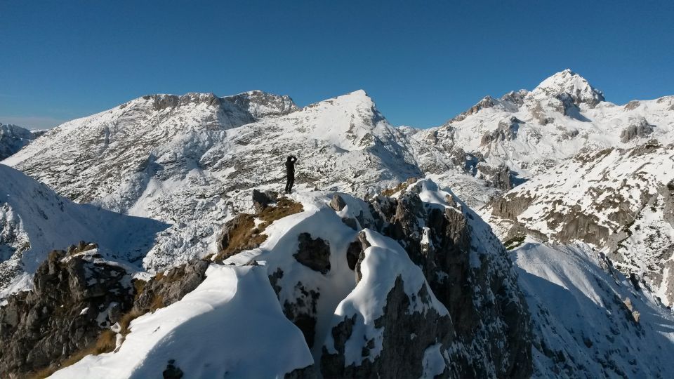 Razgled z vrha na Tosc, Veliki Draški vrh in Triglav (od leve proti desni)