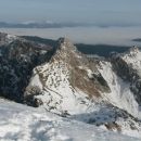 Razgled iz vrha na Debelo peč, Mali Draški vrh in Viševnik (od leve proti desni)