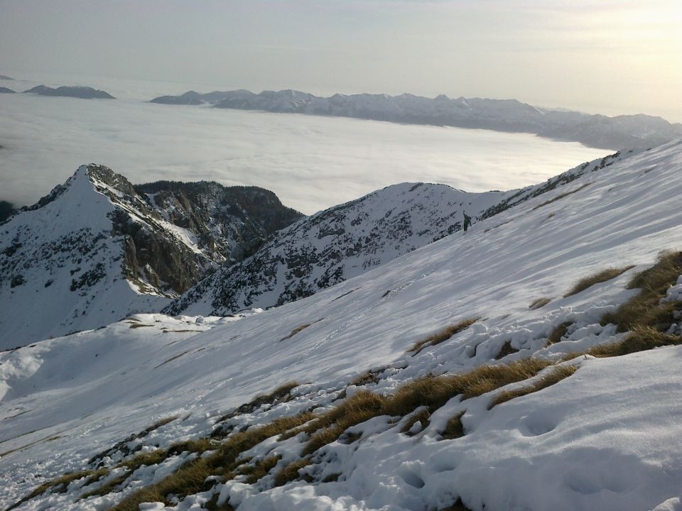 Spust iz Velikega Draškega vrha ter razgled na Ablanco in Bohinjske gore