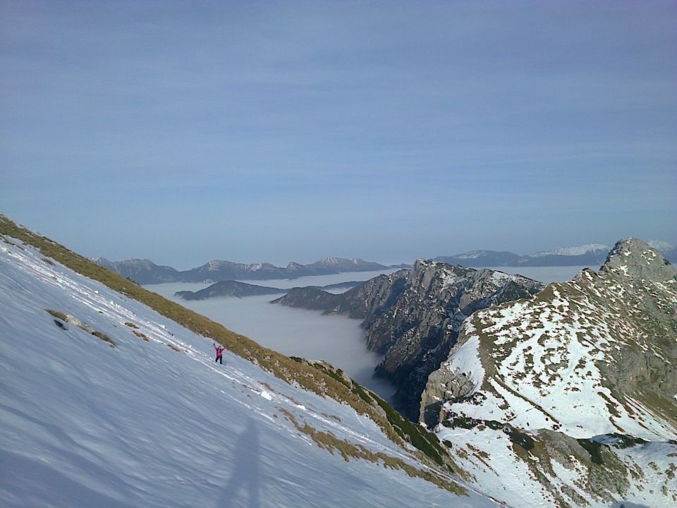 Spust iz Velikega Draškega vrha ter razgled na Debelo peč in Mali Draški vrh