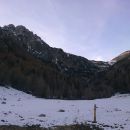 Razgled iz planine na Ablanco (levo) in pobočja Malega Draškega vrha (desno)
