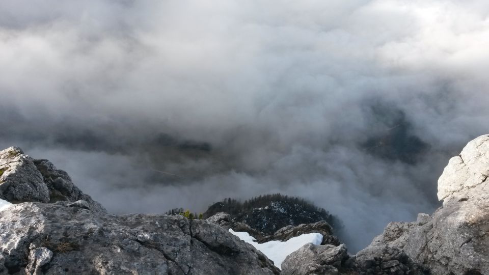 Razgled iz vrha navzdol v dolino Krme